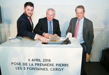 Karl Tailleux, Jean-Paul Jeandon et Dominique Lefebvre lors de la pose de la première pierre.