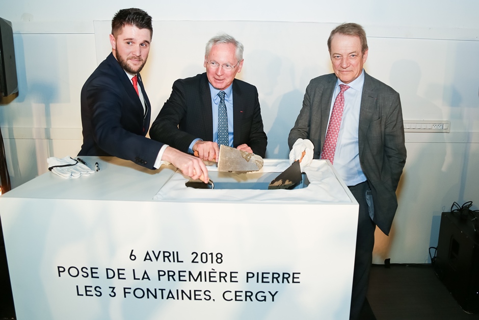 Karl Tailleux, Jean-Paul Jeandon et Dominique Lefebvre lors de la pose de la première pierre.